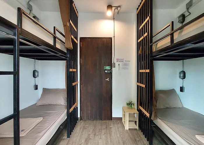 Feel Good Pinklao Hostal *