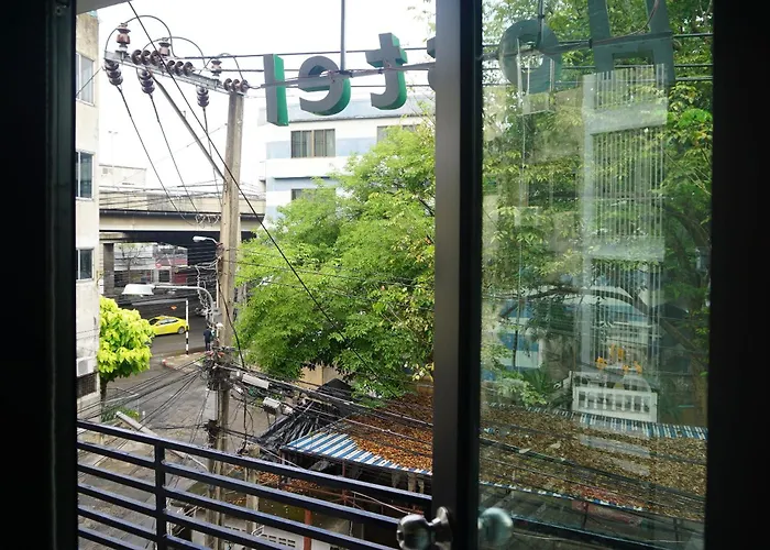 Feel Good Pinklao Hostal *