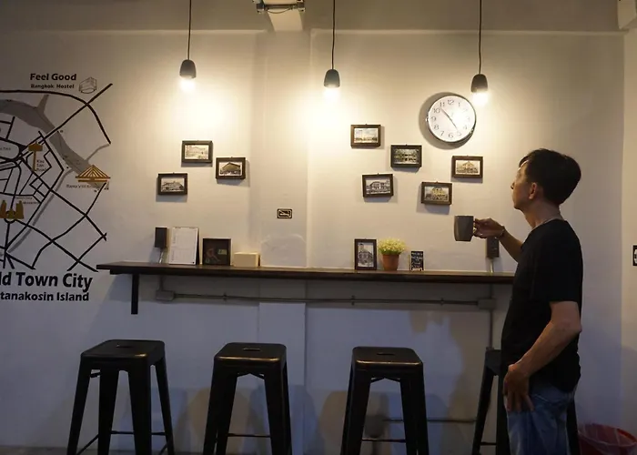 Feel Good Pinklao Hostal *