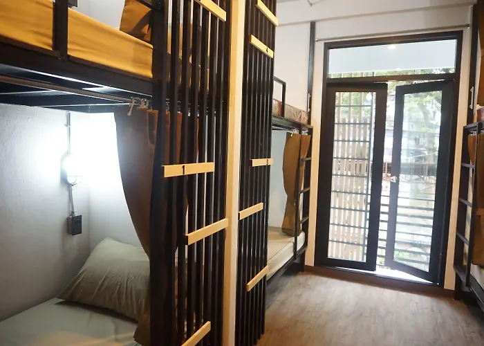 Feel Good Pinklao Hostal *
