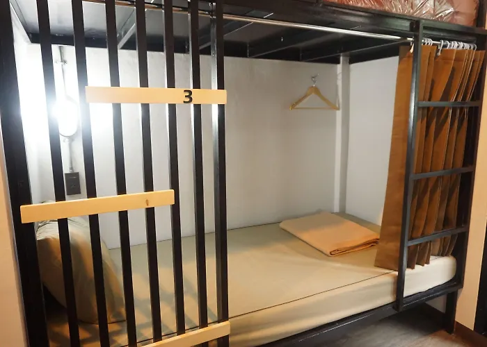 Feel Good Pinklao Hostal *