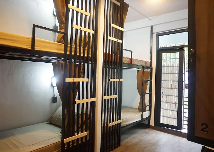 Feel Good Pinklao Hostal *