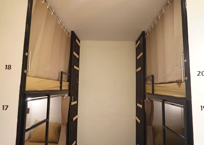 Feel Good Pinklao Hostal *